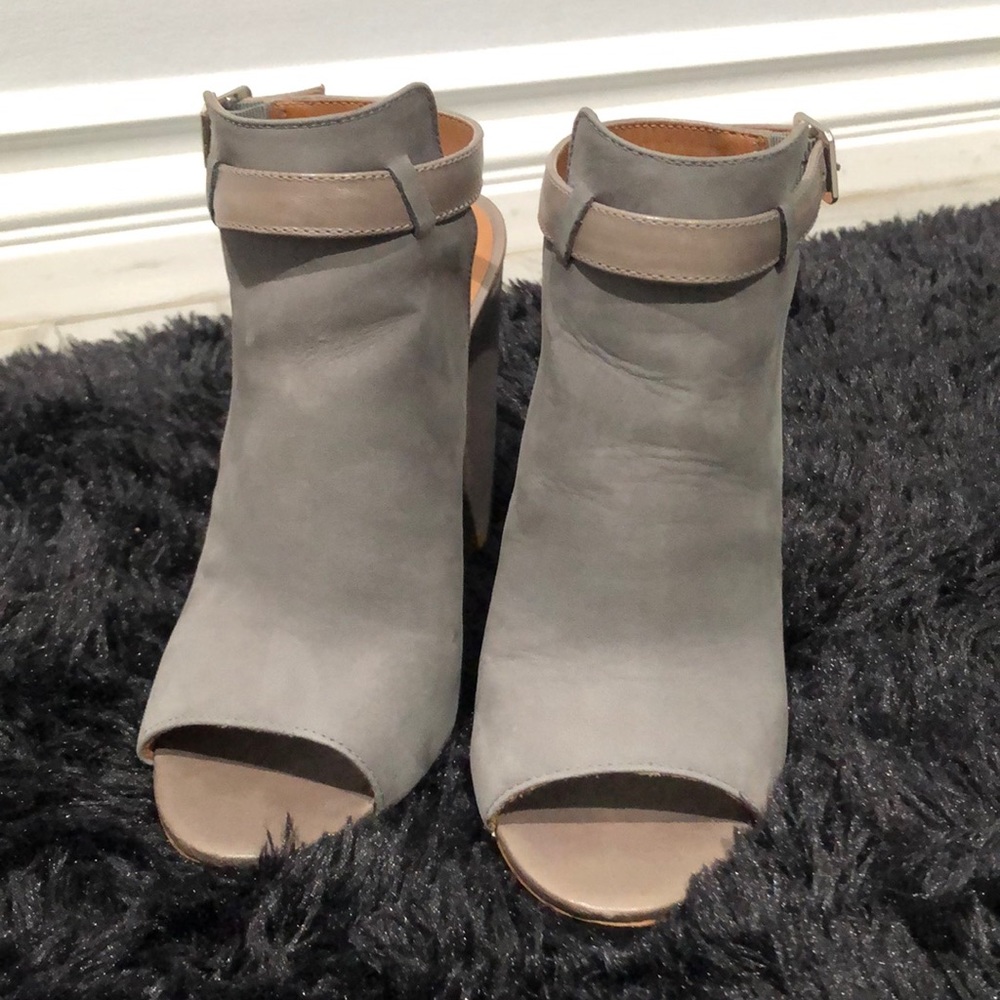 HOST PICK Steve Madden heels